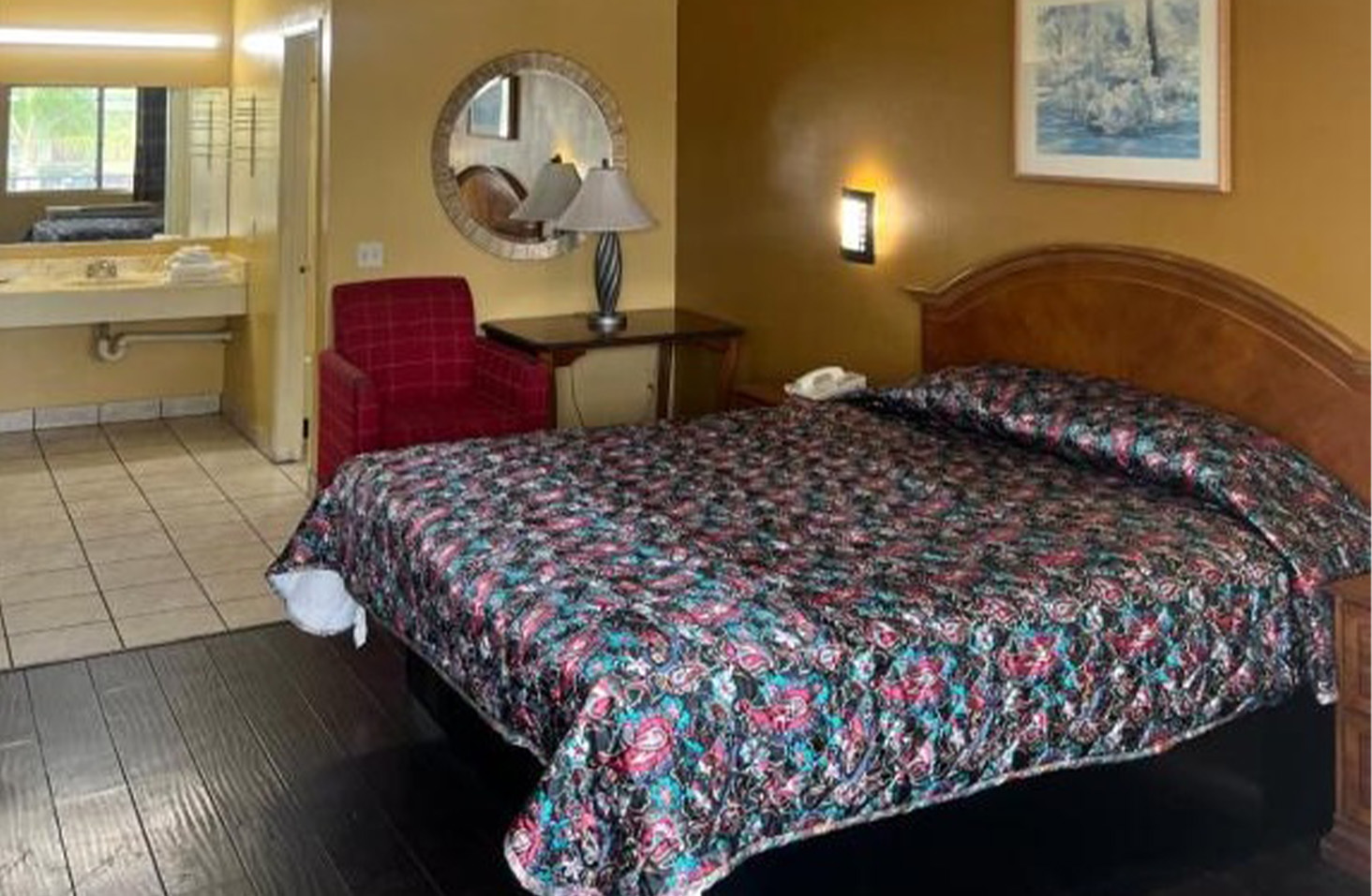  Explore Our Guest Rooms 